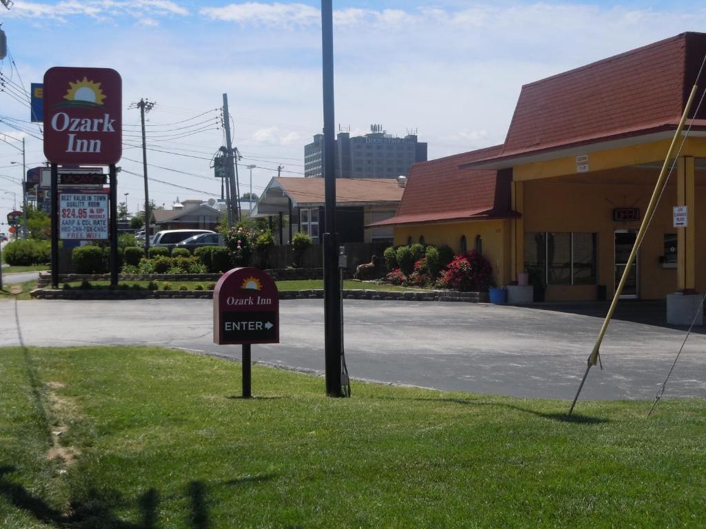 Ozark Inn Springfield Exterior photo